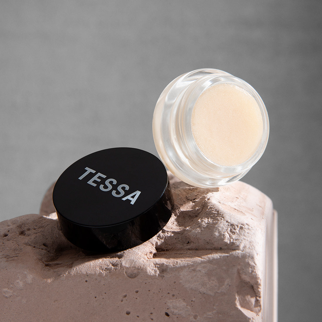 Bálsamo LabBalsamo labial tessa para reparar, hidratar y nutrir los labios secos